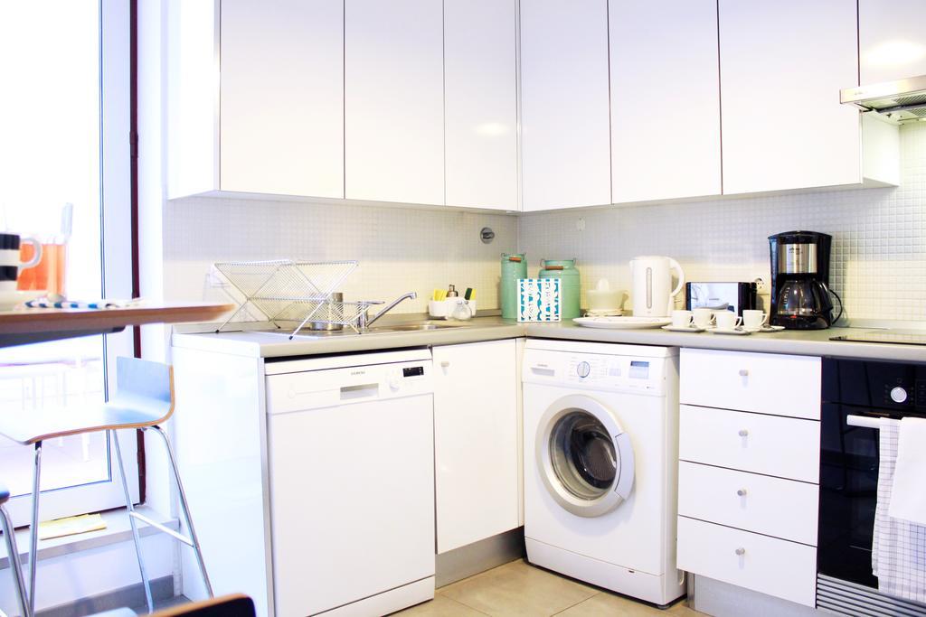 Joivy Modern 1-bed With Terrace, Moments From Sao Bento Palace Lejlighed Lisboa
